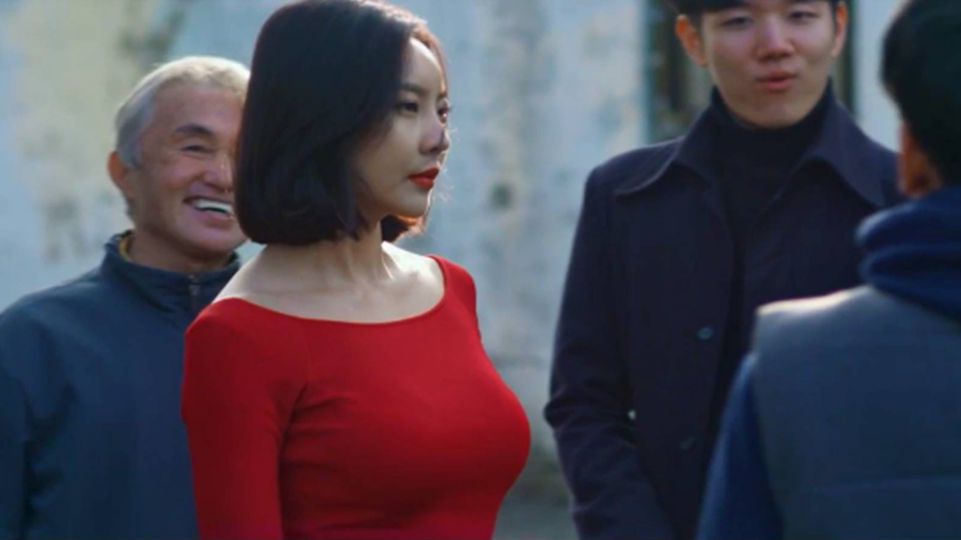 美女开了一家肉铺,目的不是卖肉,结果生意却异常火爆